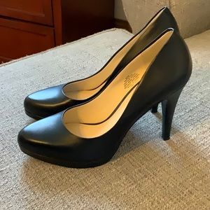 EUC Black 4” heels by Nine West, size 8 1/2” M